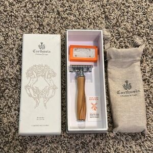 Carthusia razor